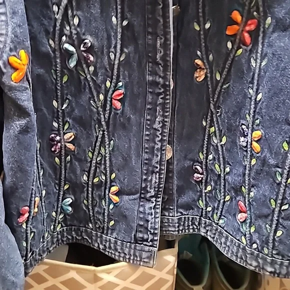 Petite size large denim embroidered front jacket - Picture 4 of 5